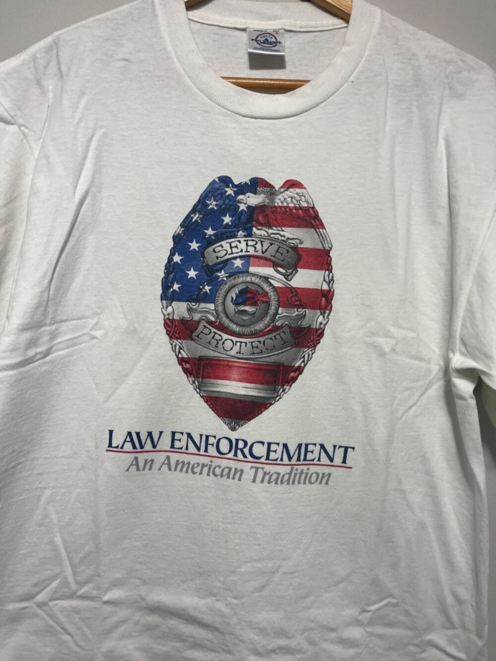 Vintage USA Law Enforcement Serve & Protect T-shirt - Picture 2 of 5
